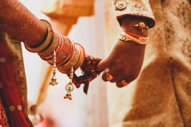 Wedding Photo Poses: How to Look Natural on Camera